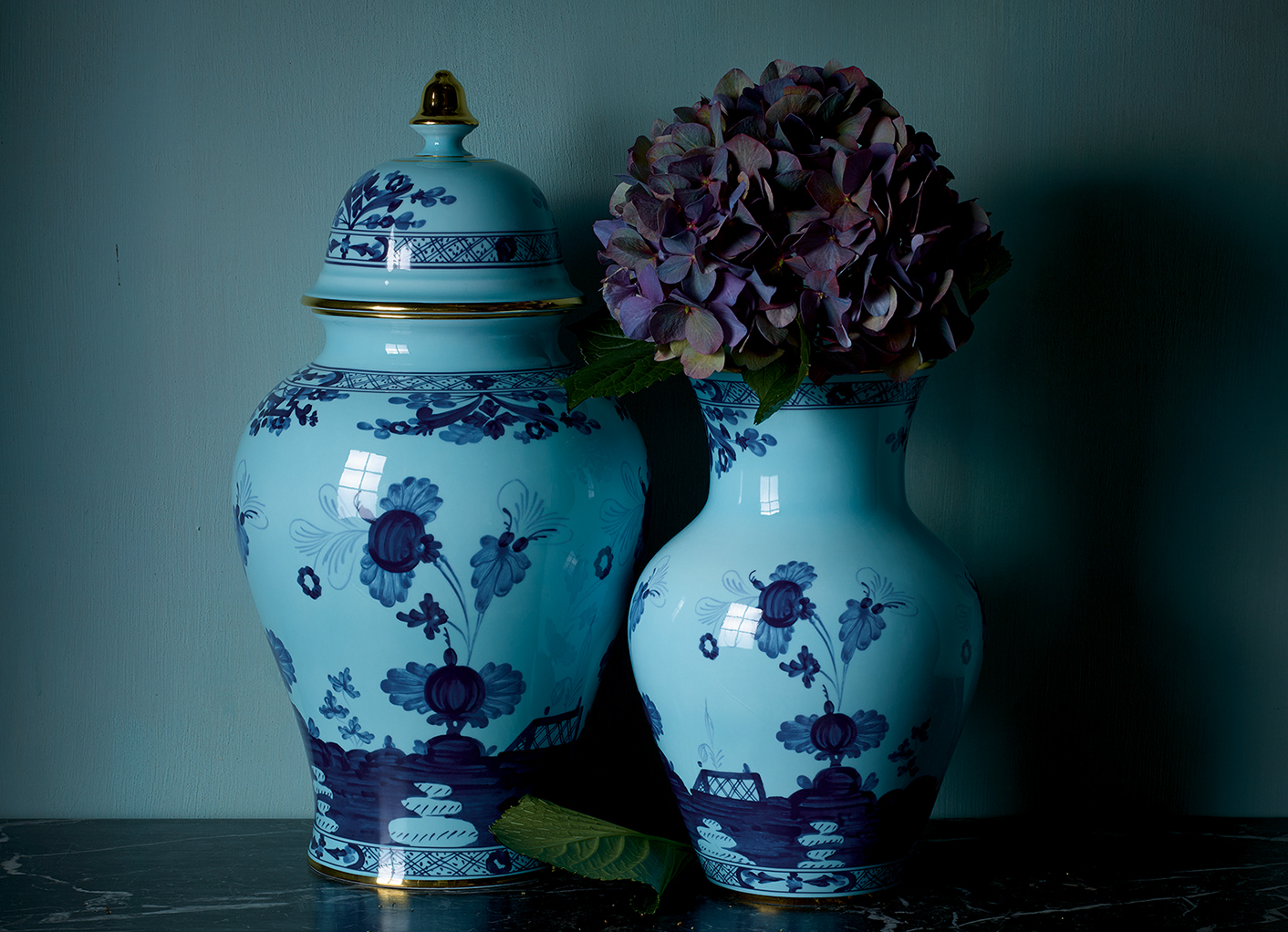 Oriente Italiano Collection Ming porcelain Vase